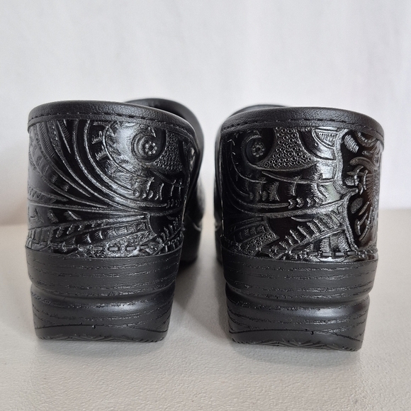 Dansko Professional Black Tooled Leather Clog - Size 9W - Picture 5 of 14